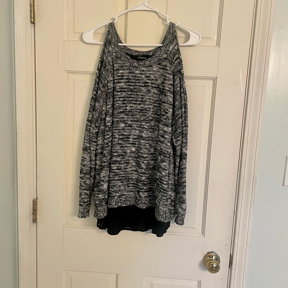 Torrid Split Back Cold Shoulder Sweater Size 1 - image 1